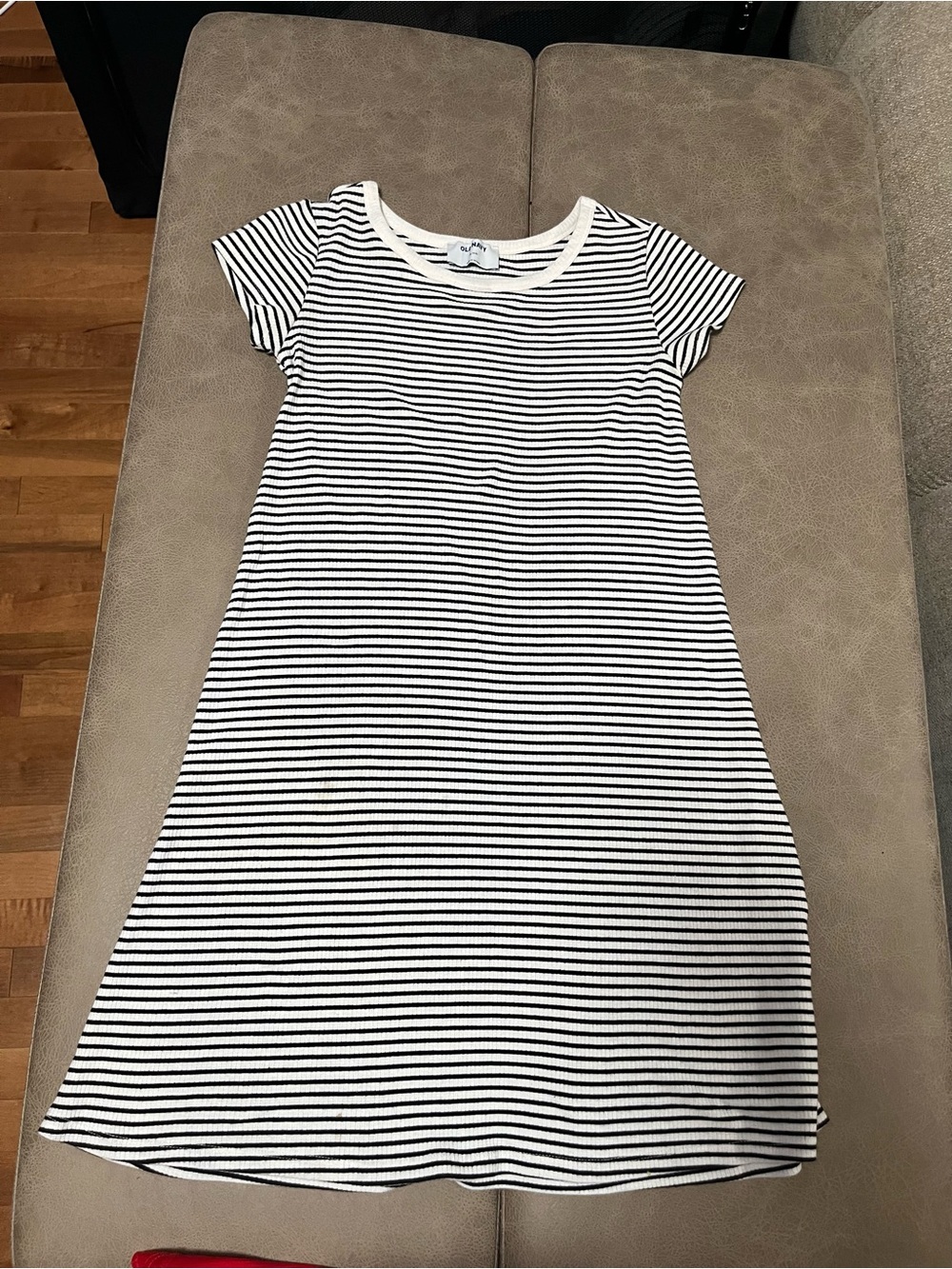 Old Navy Classic Black and White Striped Short-Sleeve Dress xl (14)